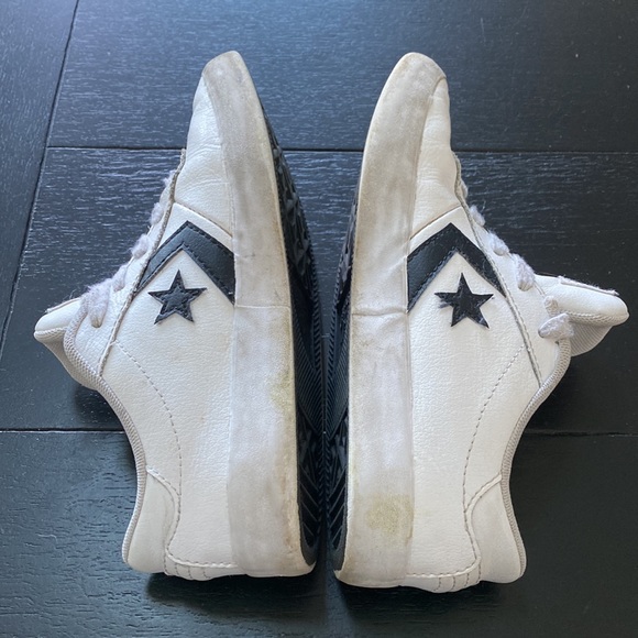 Converse Youth Sneakers. Leather Uppers/Rubber Soles. Size 2 - Picture 8 of 9